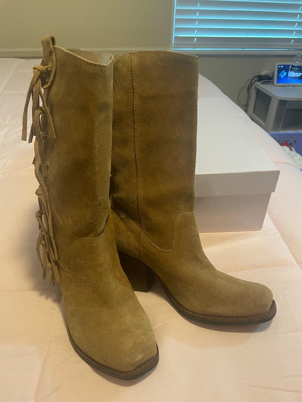Women’s Matisse Suede Leather Tasseled
Boots Size 8 1/2